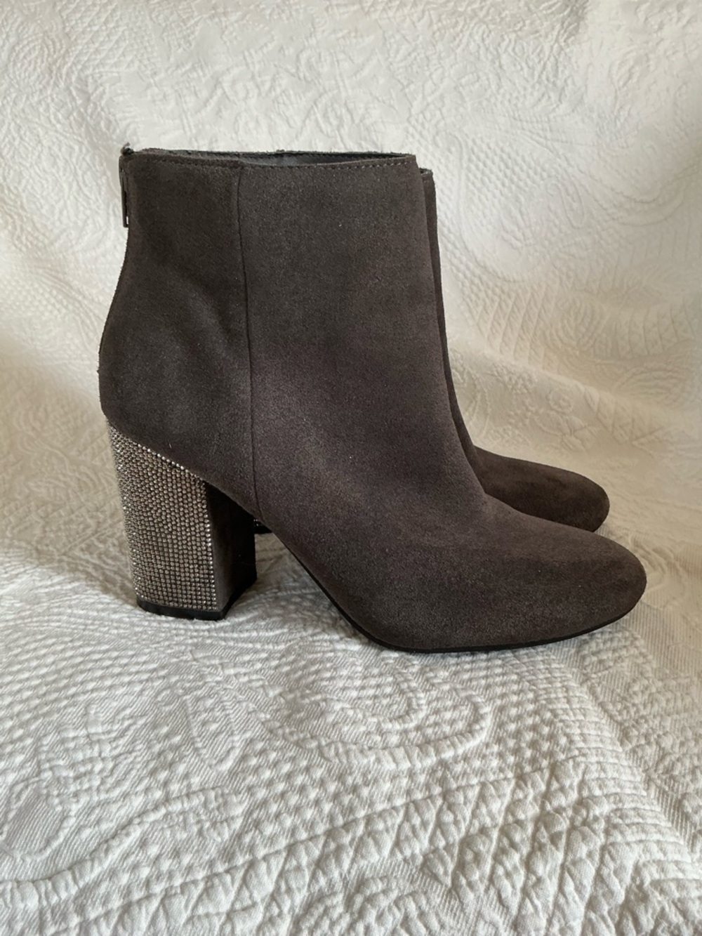 🤎 Reaction Kenneth Cole Carolyn Gray Suede Ankle Boots Rhinestone Covered Heel - Picture 3 of 8
